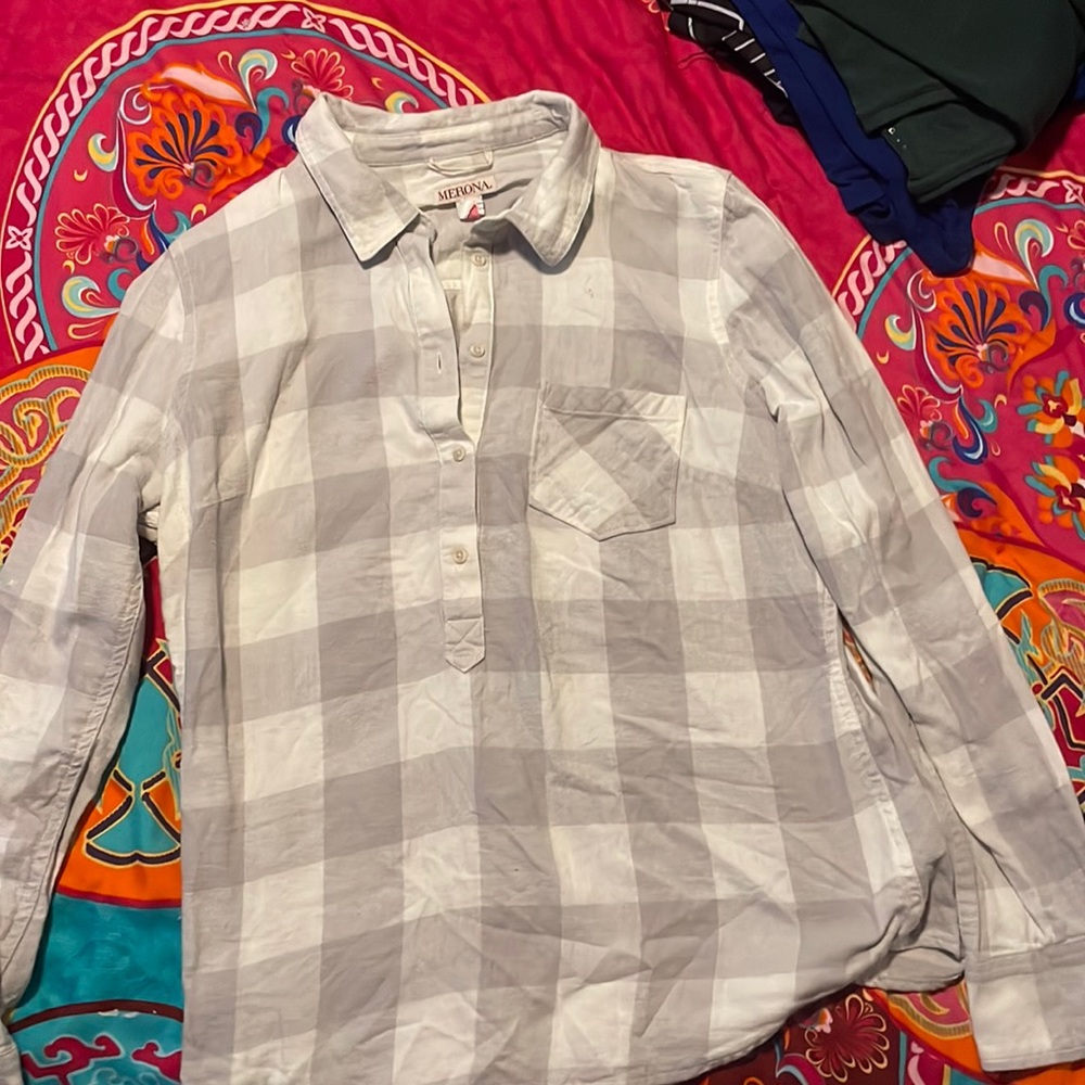 Gray and white plaid shirt L/G